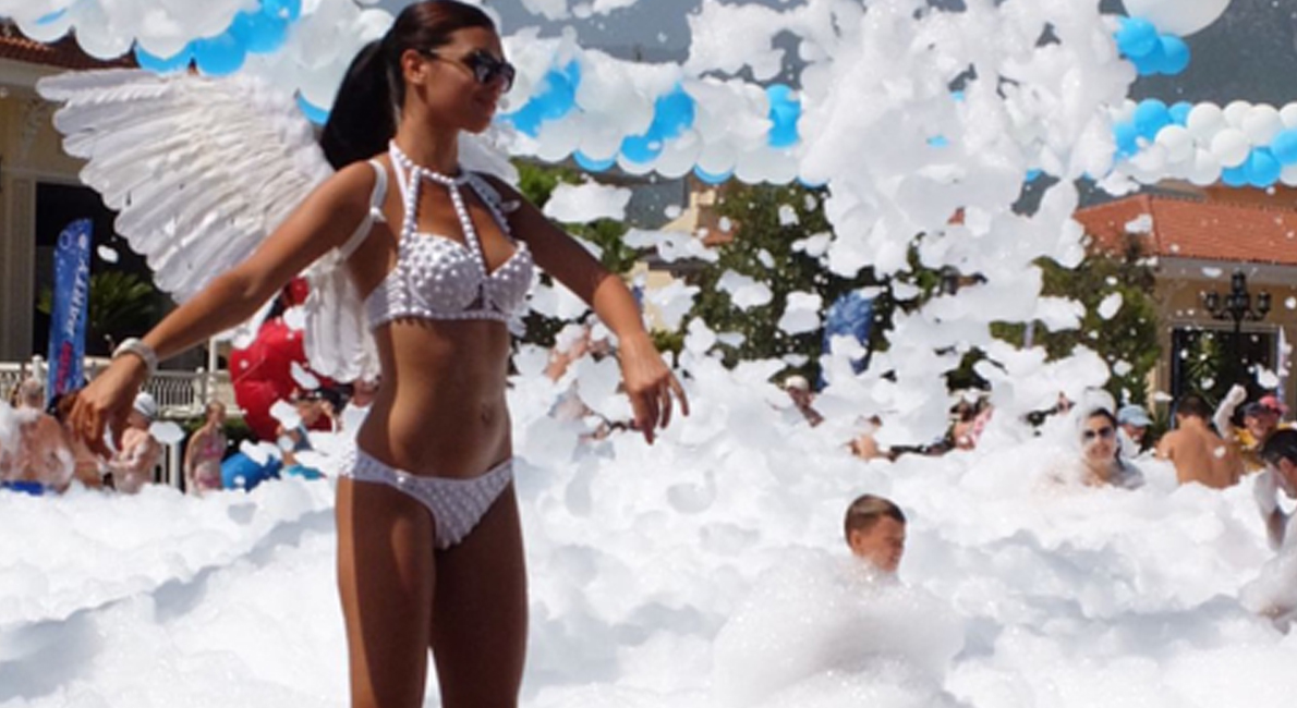 Fiesta de la espuma con cañon de espuma