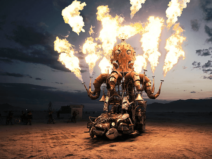 Idea de pasacalles con lanzallamas en el Burnman Festival