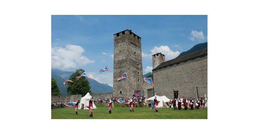 Banquete medieval con máquina de humo